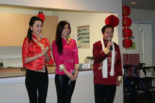 Miss Chinese Vancouver and Super10
Bring New Year Greetings to Success Nursing Home 