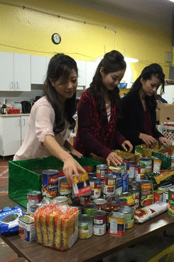 Miss Chinese Vancouver Visits Food Bank