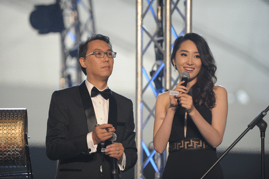 慈善晚宴司儀包括2013年溫哥華華裔小姐暨2014年國際中華小姐亞軍鍾熠及新時代電視節目主持張文謙

