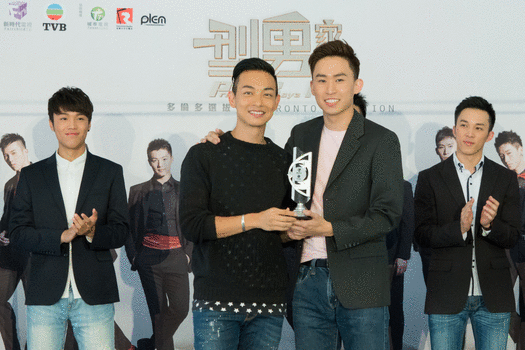 《型.男家族》多倫多選拔賽網絡最具人氣獎得主由4號莊堯熙獲得殊榮，並接受特別表演嘉賓梁烈唯頒發獎項。