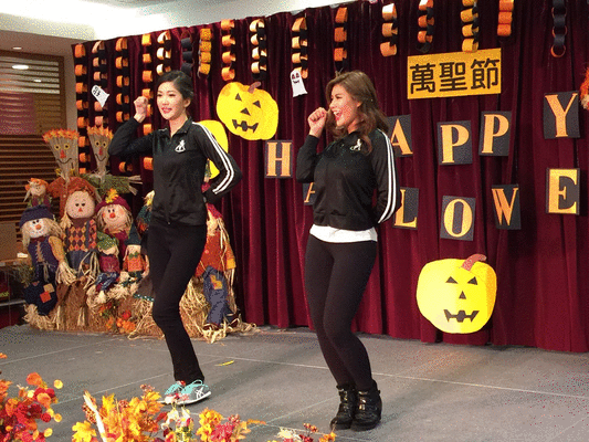 李珮儀(右)及黃嘉文(左)帶來精采的韓國潮流舞蹈，活力四射