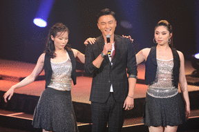 Benjamin Yuen, Eliza Sam, Mat Yeung, and Rebecca Zhu
Enjoyed an Amazing Evening at Fans Party
