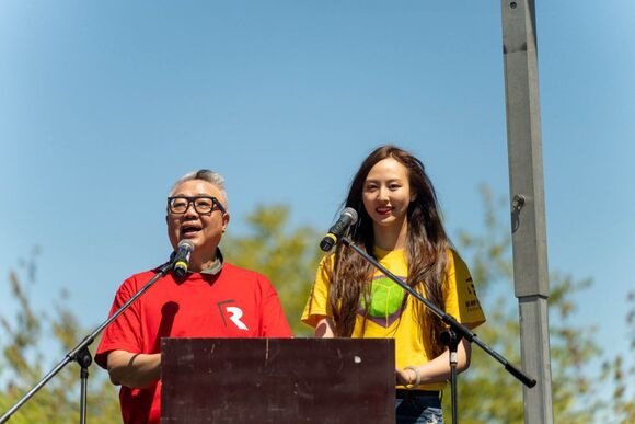 Isabella Zhai & William Ho as the event emcee.