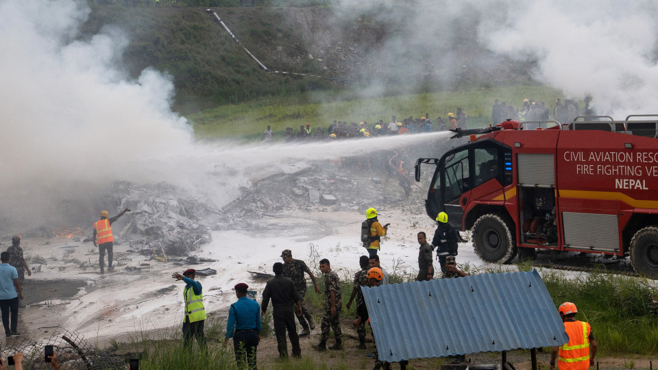 一架龐巴迪小型客機在尼泊爾失事，最少18人死亡只有機師生還